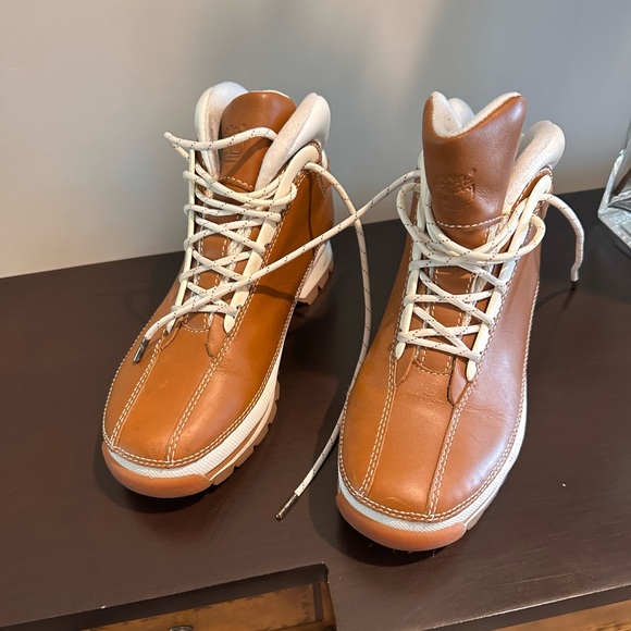 Timberland Tan/White Leather Ankle Boots Size 7. - Picture 2 of 5